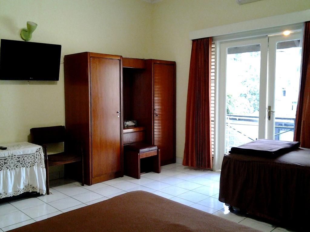 Wisma tamu Rumah Anda 2*